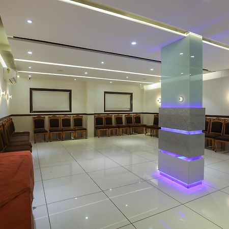 Hotel Ashray Inn Express Ahmadabad Zewnętrze zdjęcie