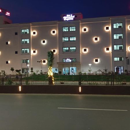 Hotel Ashray Inn Express Ahmadabad Zewnętrze zdjęcie