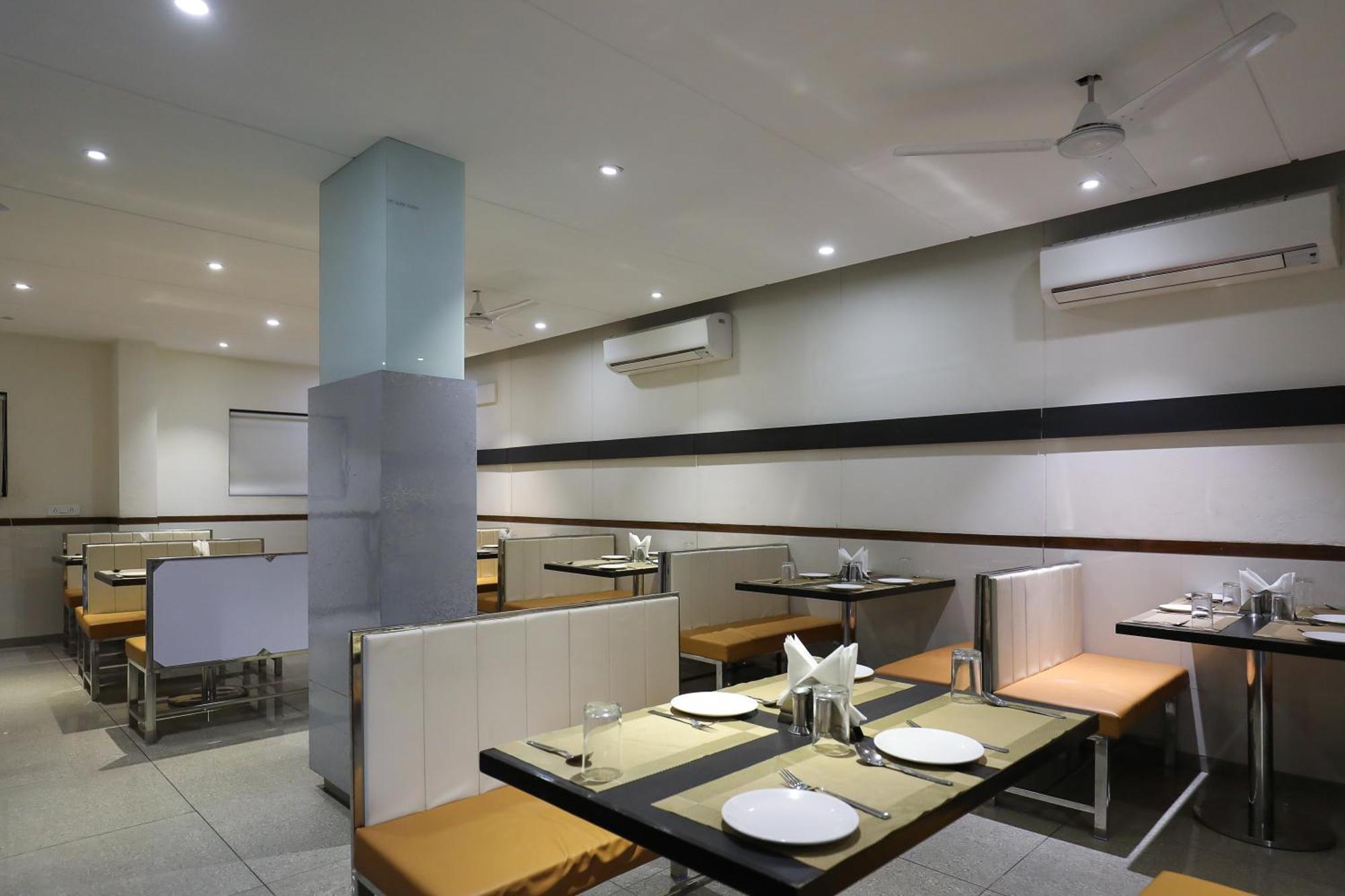 Hotel Ashray Inn Express Ahmadabad Zewnętrze zdjęcie