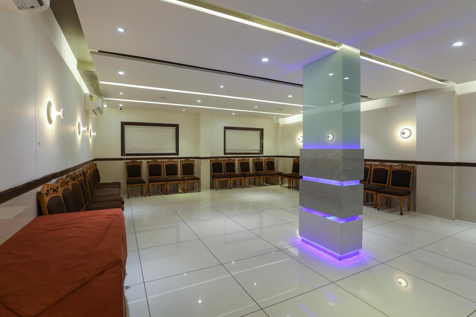 Hotel Ashray Inn Express Ahmadabad Zewnętrze zdjęcie