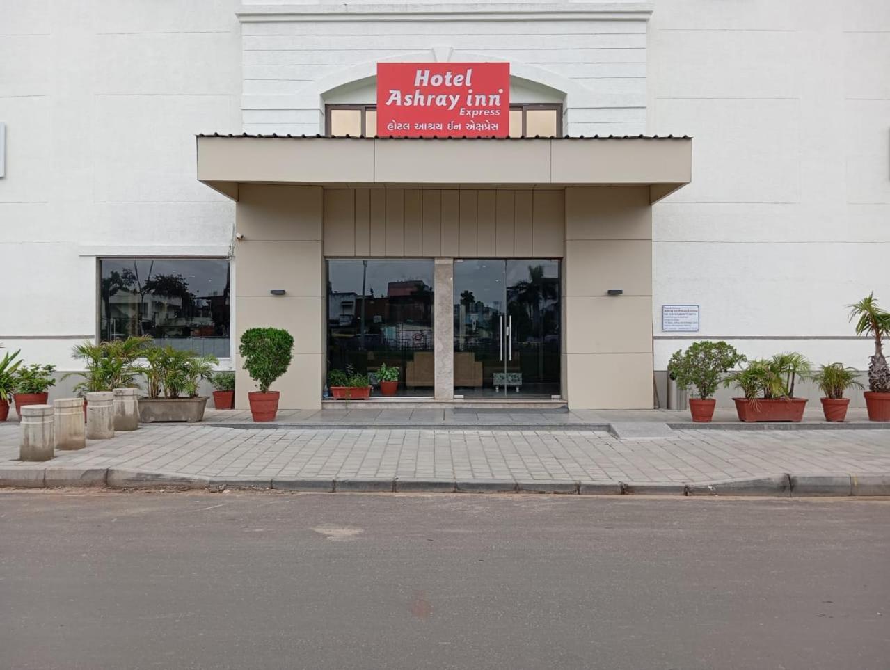 Hotel Ashray Inn Express Ahmadabad Zewnętrze zdjęcie