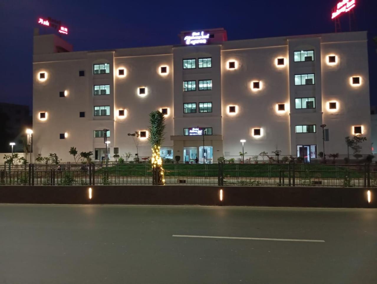 Hotel Ashray Inn Express Ahmadabad Zewnętrze zdjęcie