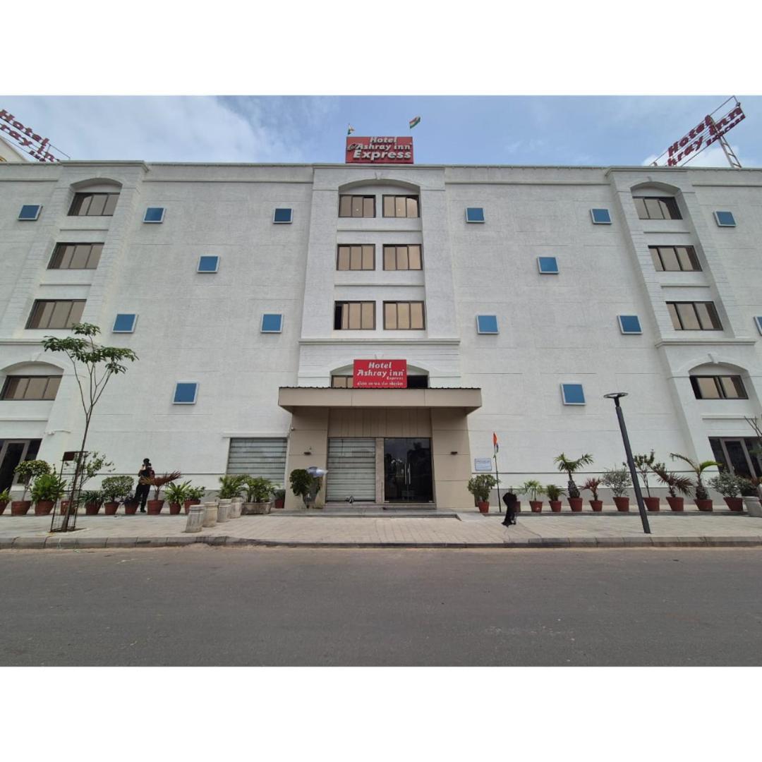 Hotel Ashray Inn Express Ahmadabad Zewnętrze zdjęcie