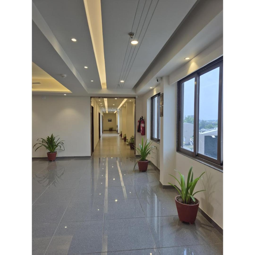 Hotel Ashray Inn Express Ahmadabad Zewnętrze zdjęcie
