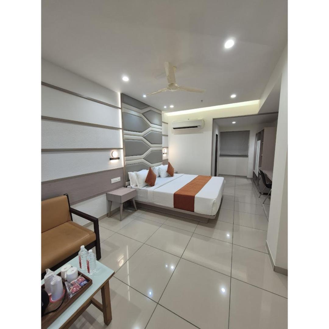 Hotel Ashray Inn Express Ahmadabad Zewnętrze zdjęcie
