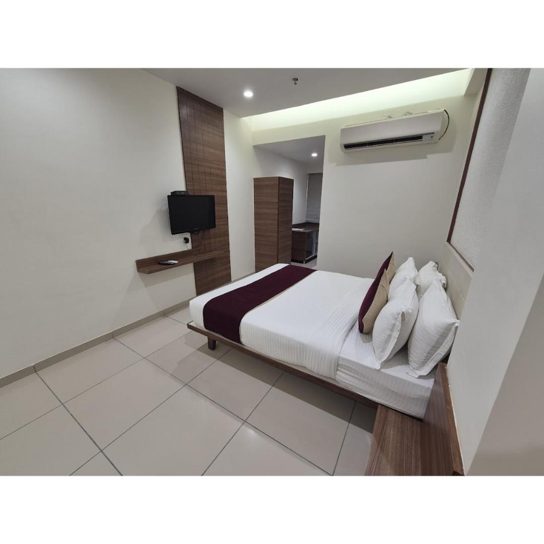 Hotel Ashray Inn Express Ahmadabad Zewnętrze zdjęcie
