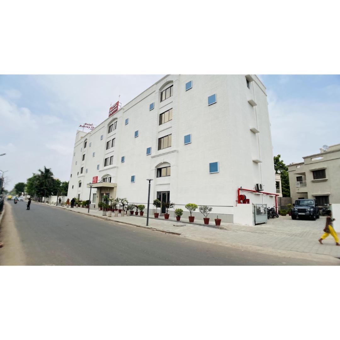 Hotel Ashray Inn Express Ahmadabad Zewnętrze zdjęcie
