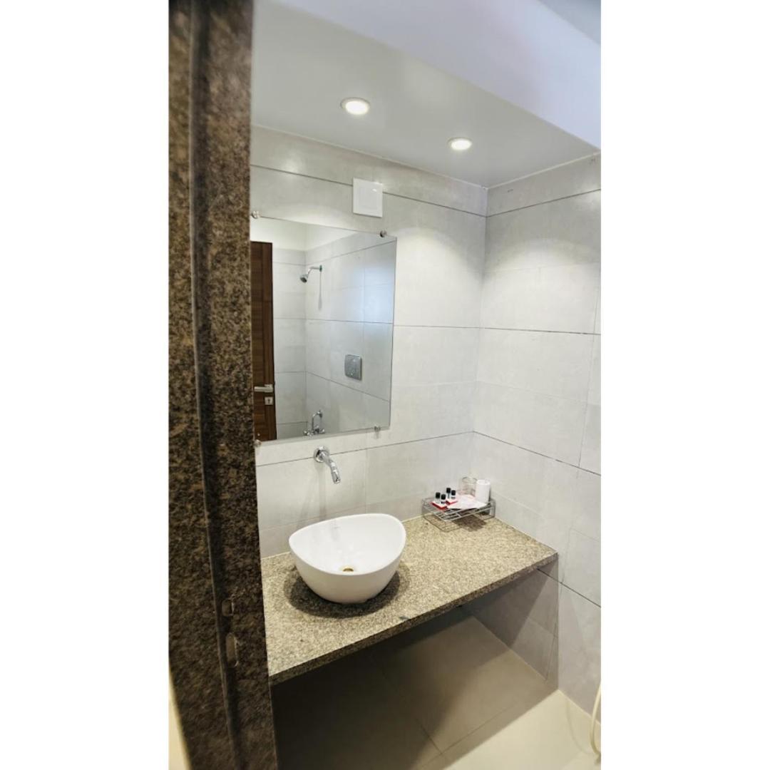 Hotel Ashray Inn Express Ahmadabad Zewnętrze zdjęcie