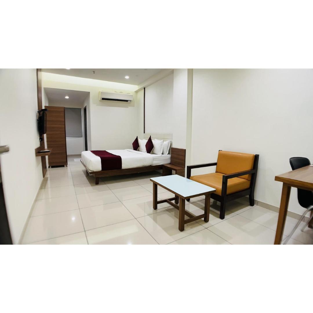 Hotel Ashray Inn Express Ahmadabad Zewnętrze zdjęcie