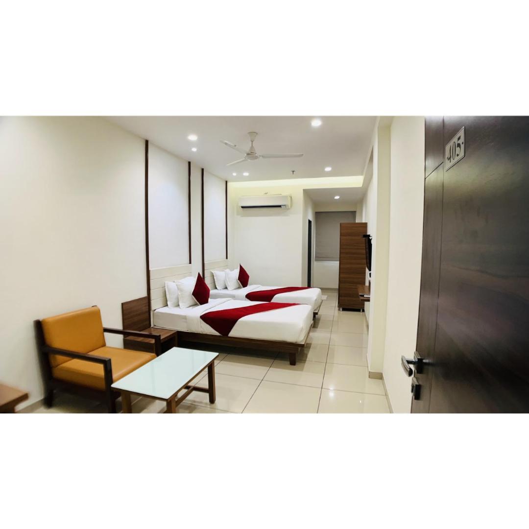 Hotel Ashray Inn Express Ahmadabad Zewnętrze zdjęcie