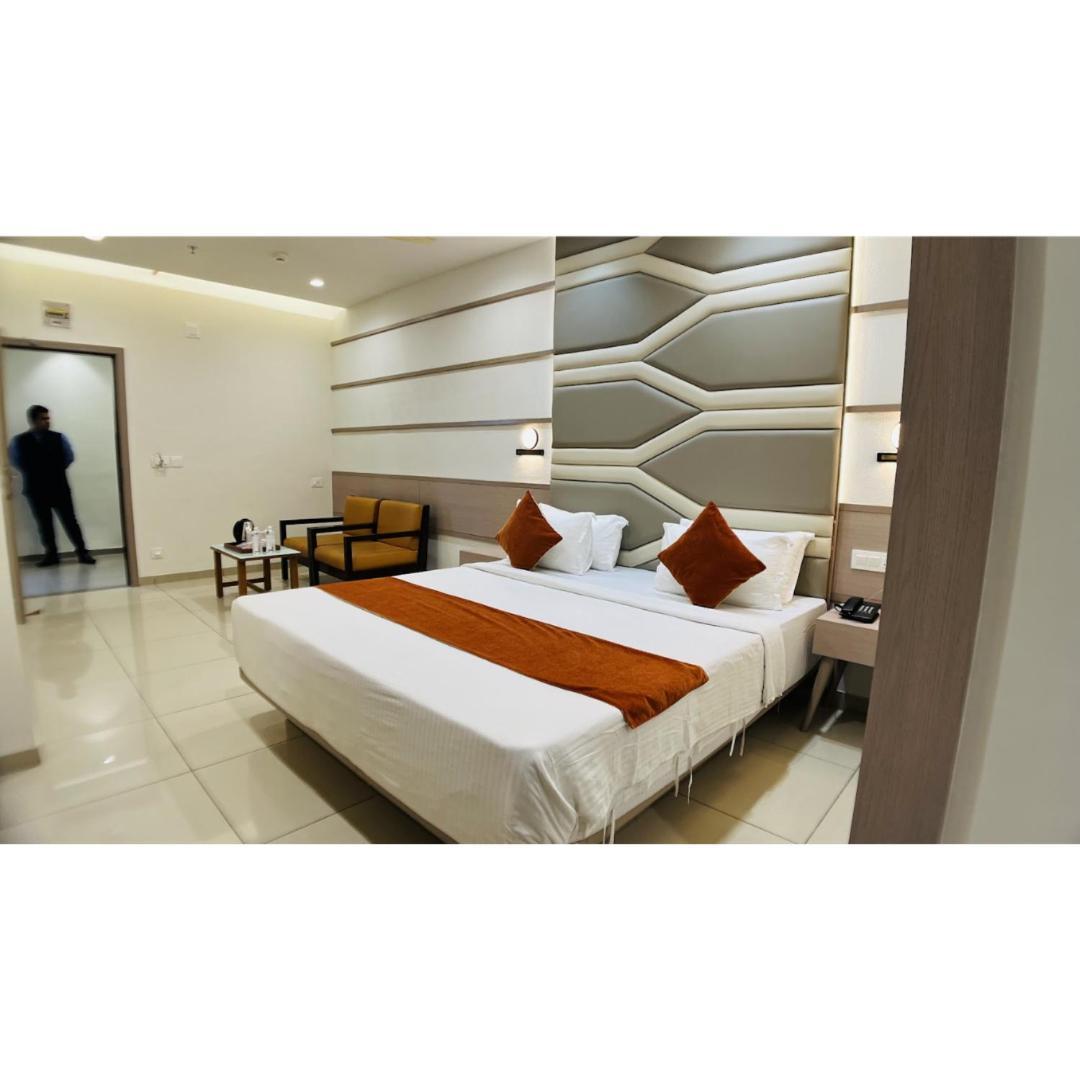 Hotel Ashray Inn Express Ahmadabad Zewnętrze zdjęcie