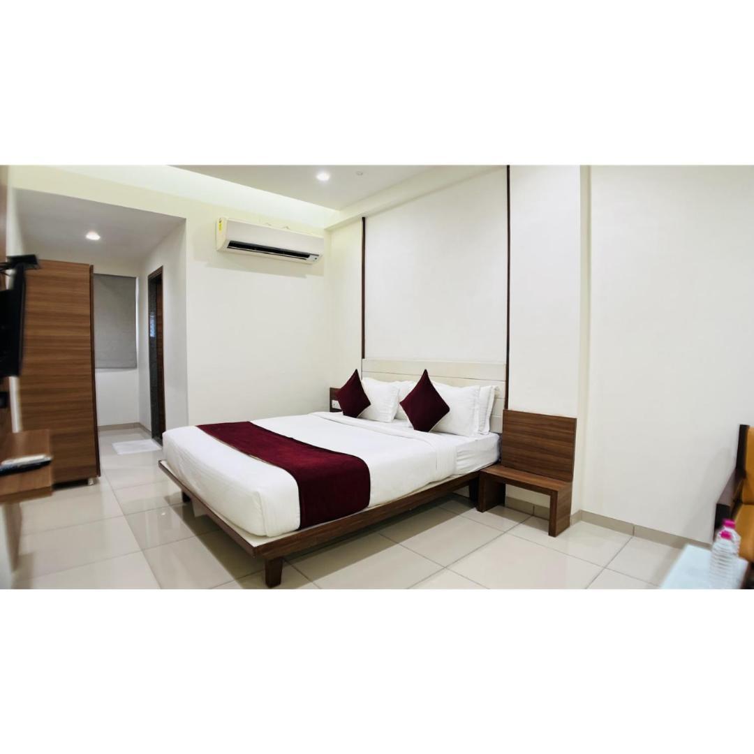 Hotel Ashray Inn Express Ahmadabad Zewnętrze zdjęcie