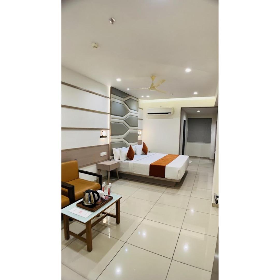 Hotel Ashray Inn Express Ahmadabad Zewnętrze zdjęcie