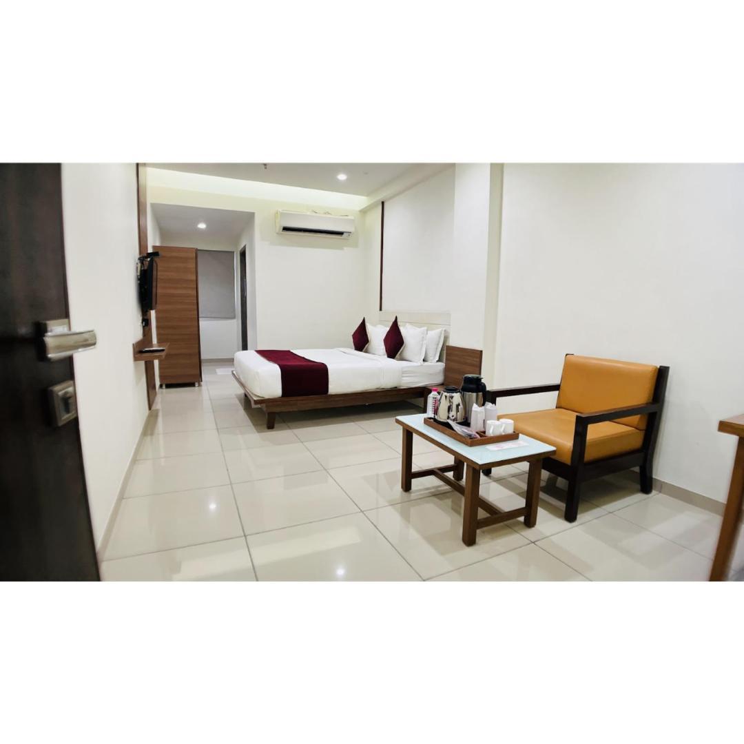 Hotel Ashray Inn Express Ahmadabad Zewnętrze zdjęcie