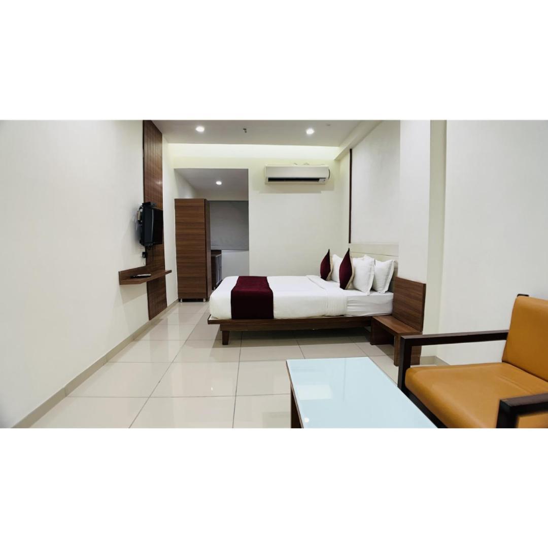 Hotel Ashray Inn Express Ahmadabad Zewnętrze zdjęcie