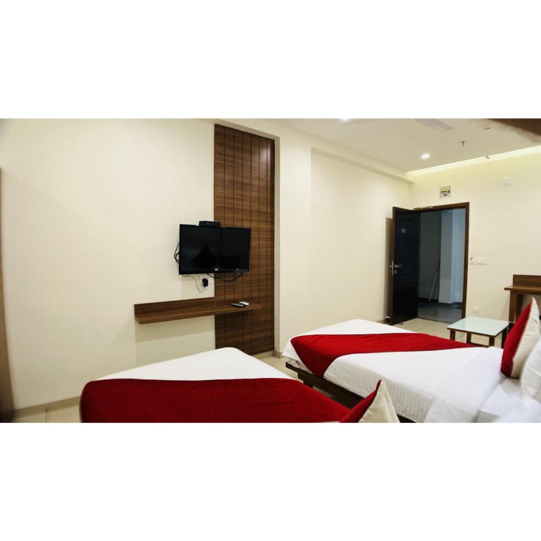 Hotel Ashray Inn Express Ahmadabad Zewnętrze zdjęcie