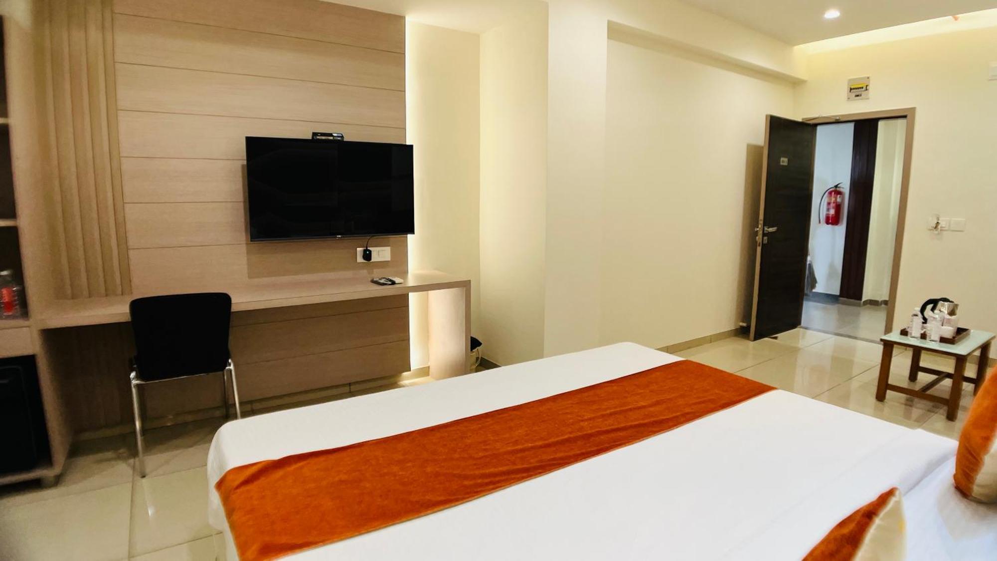 Hotel Ashray Inn Express Ahmadabad Zewnętrze zdjęcie