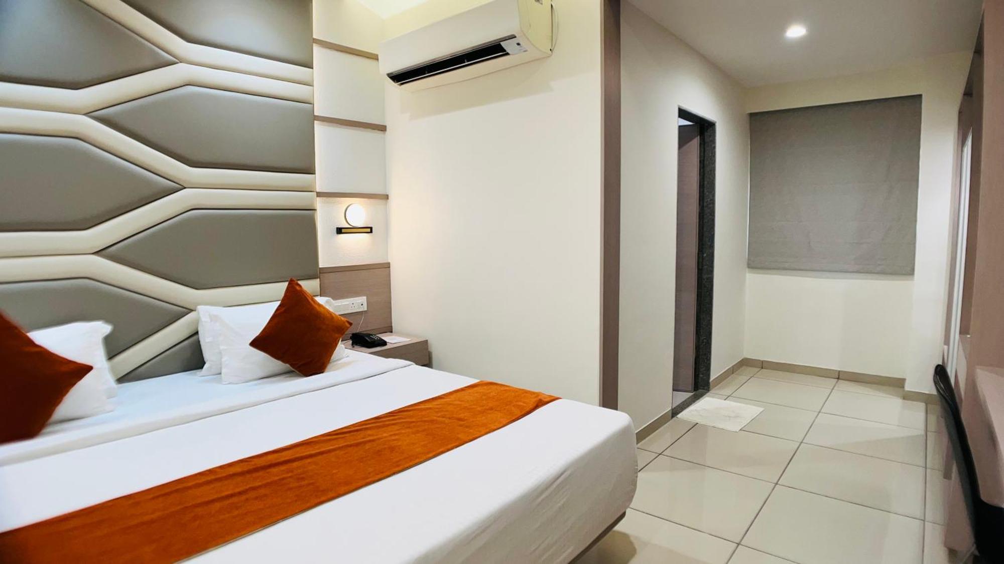 Hotel Ashray Inn Express Ahmadabad Zewnętrze zdjęcie
