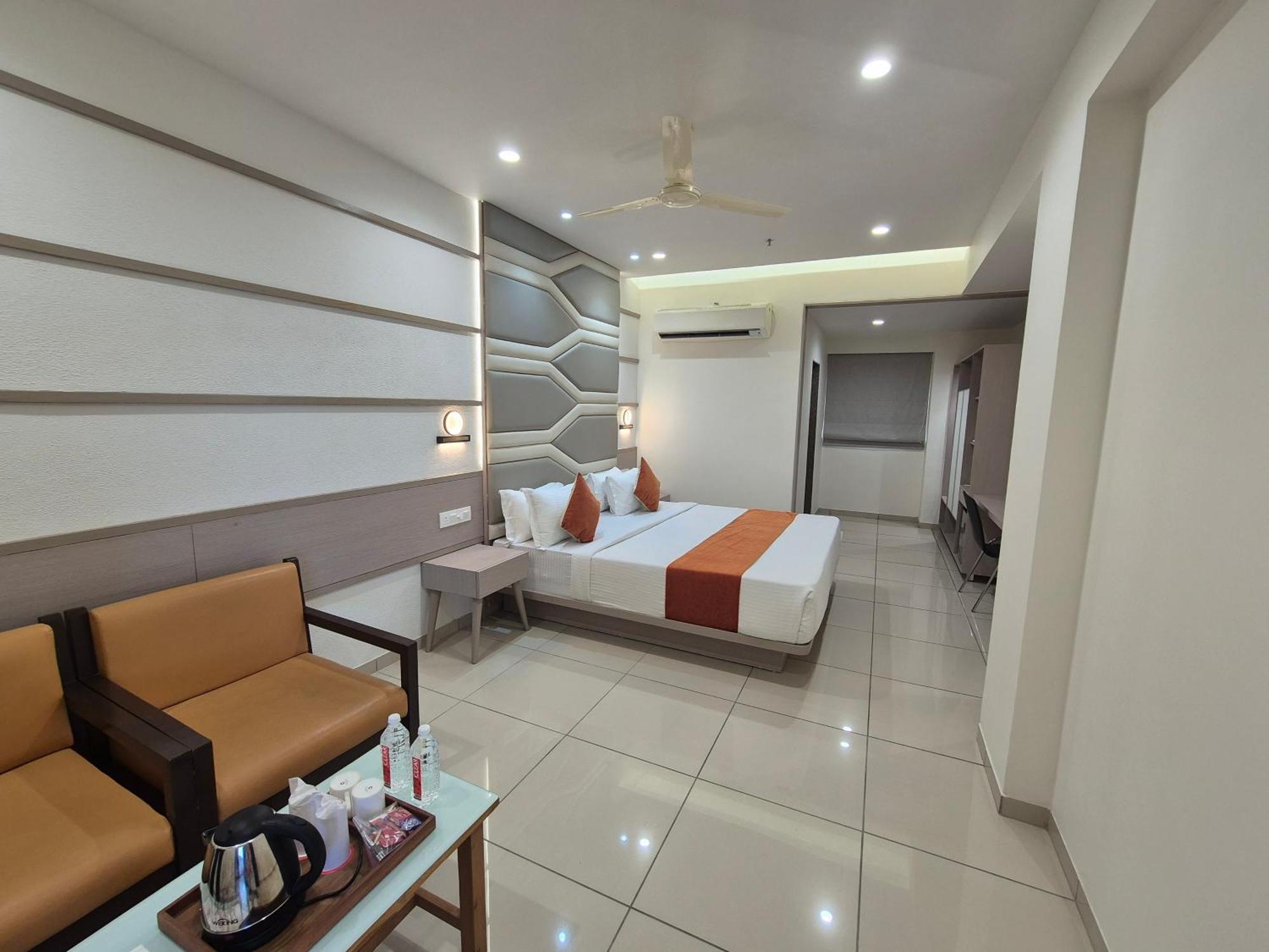 Hotel Ashray Inn Express Ahmadabad Zewnętrze zdjęcie