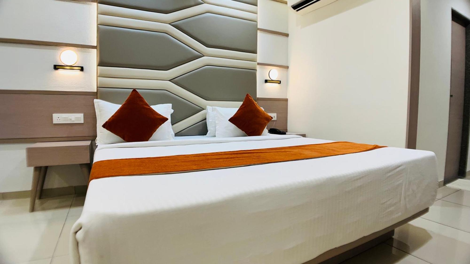 Hotel Ashray Inn Express Ahmadabad Zewnętrze zdjęcie