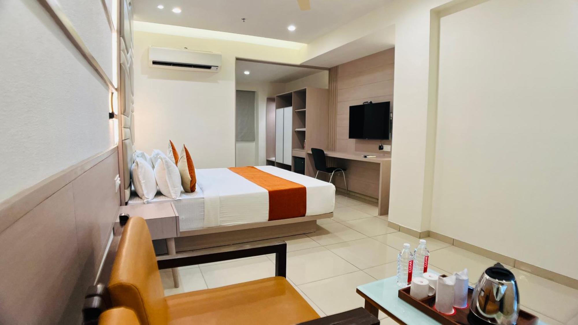 Hotel Ashray Inn Express Ahmadabad Zewnętrze zdjęcie