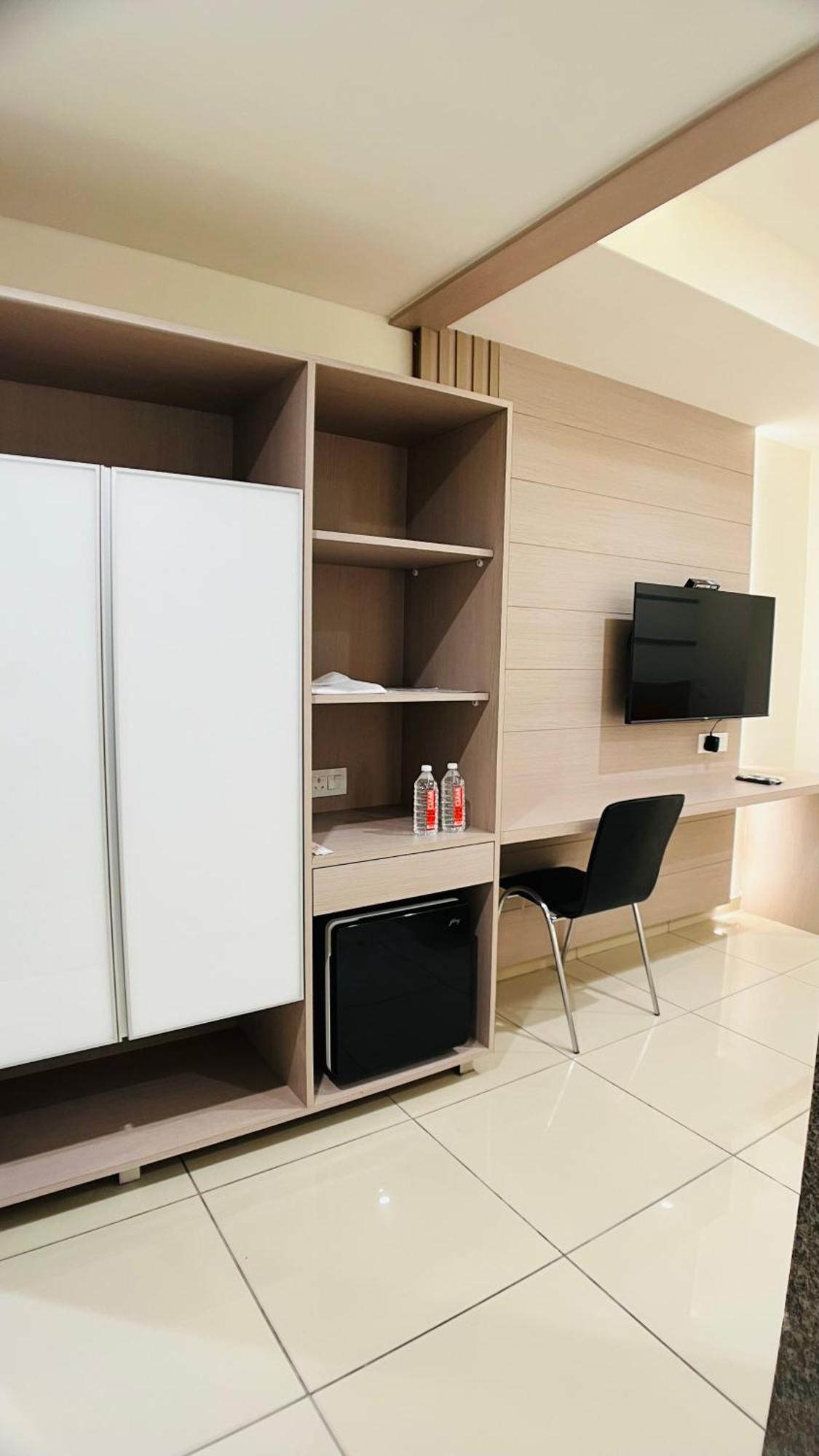 Hotel Ashray Inn Express Ahmadabad Zewnętrze zdjęcie