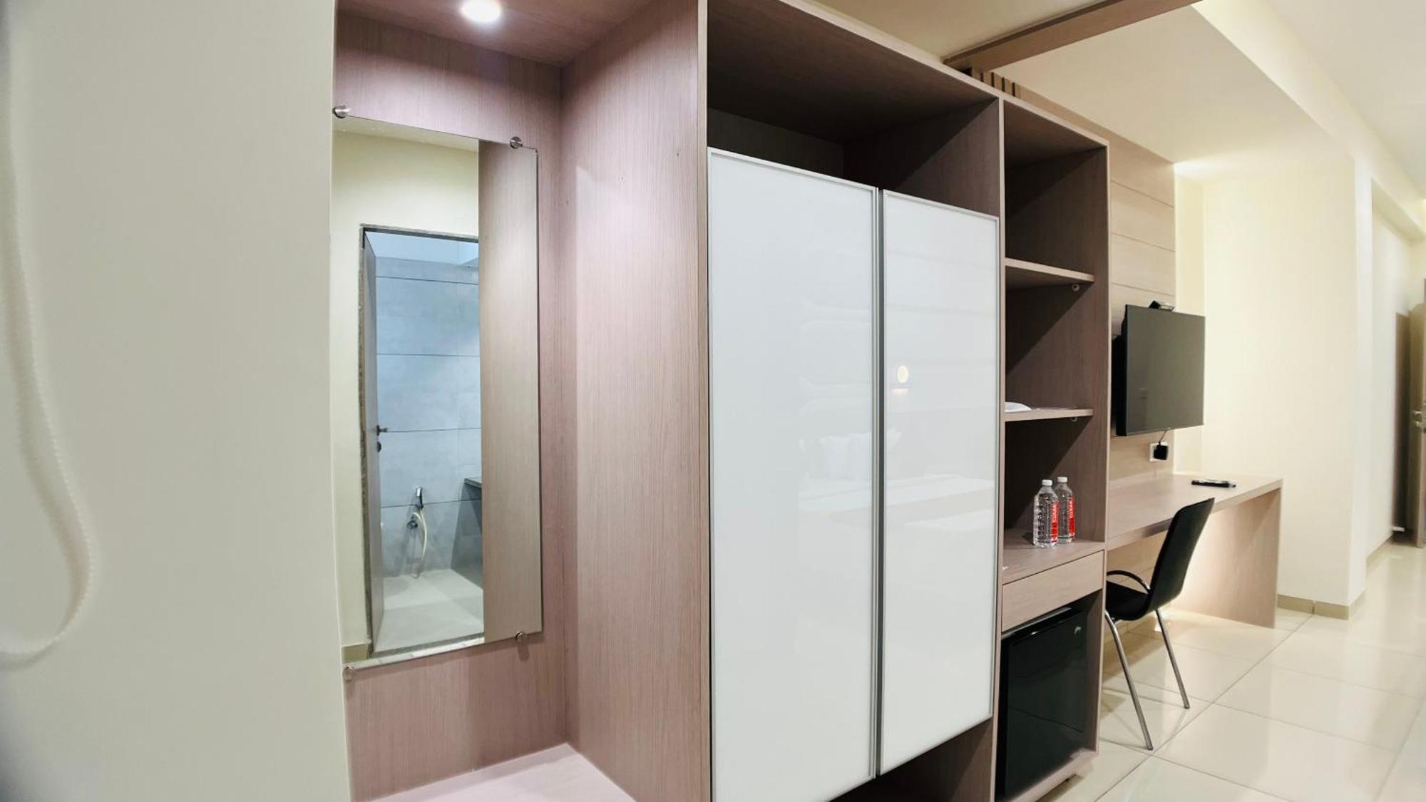Hotel Ashray Inn Express Ahmadabad Zewnętrze zdjęcie