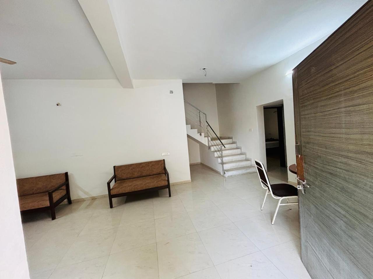 Hotel Ashray Inn Express Ahmadabad Zewnętrze zdjęcie
