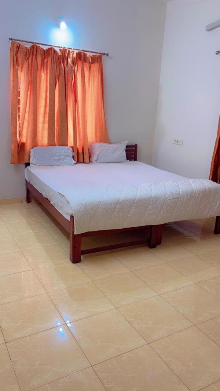 Hotel Ashray Inn Express Ahmadabad Zewnętrze zdjęcie